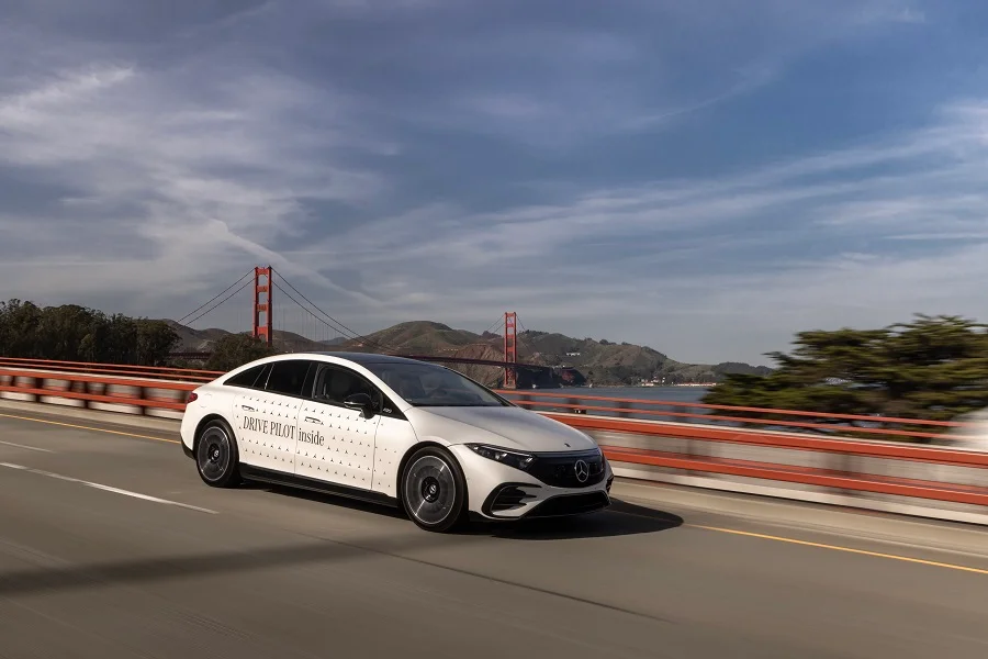 Mercedes získal povolenie pre autonómnu jazdu 3. stupňa v Kalifornii