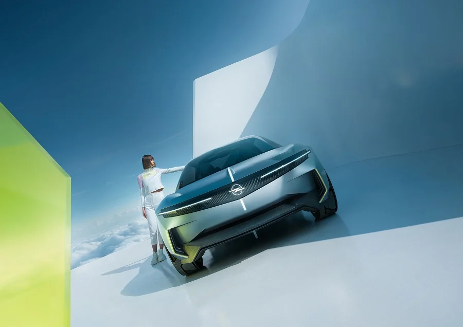 Opel Experimental ukazuje budúcnosť bez chrómu