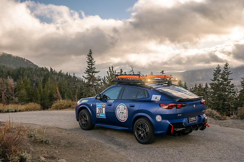 BMW upravilo crossover X2 pre Rebelle Rally