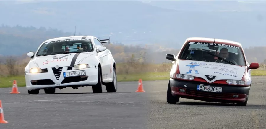 Alfa Romeo GT vs. 146 Ti - Šporťáky za tisícku