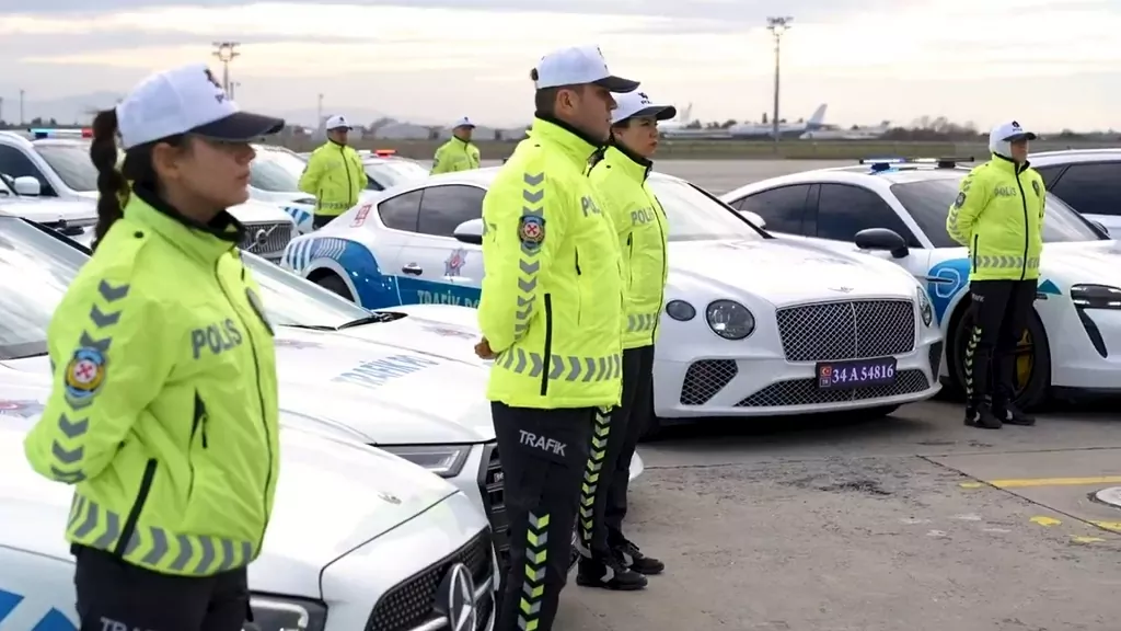 Turecká polícia má flotilu luxusných áut, zabavila ich kriminálnikom