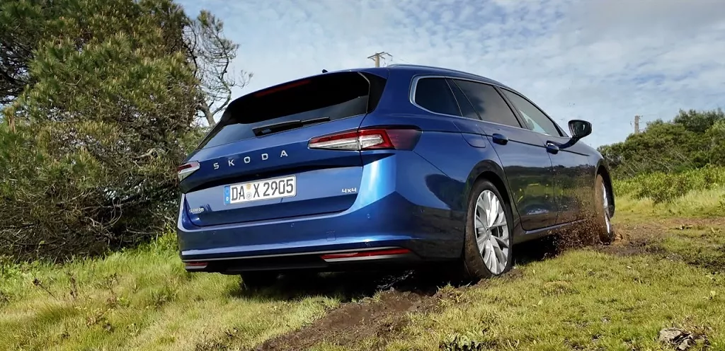 Test: Škoda Superb (2024) ako jazdí TDI, 4x4 a Plug-In? 