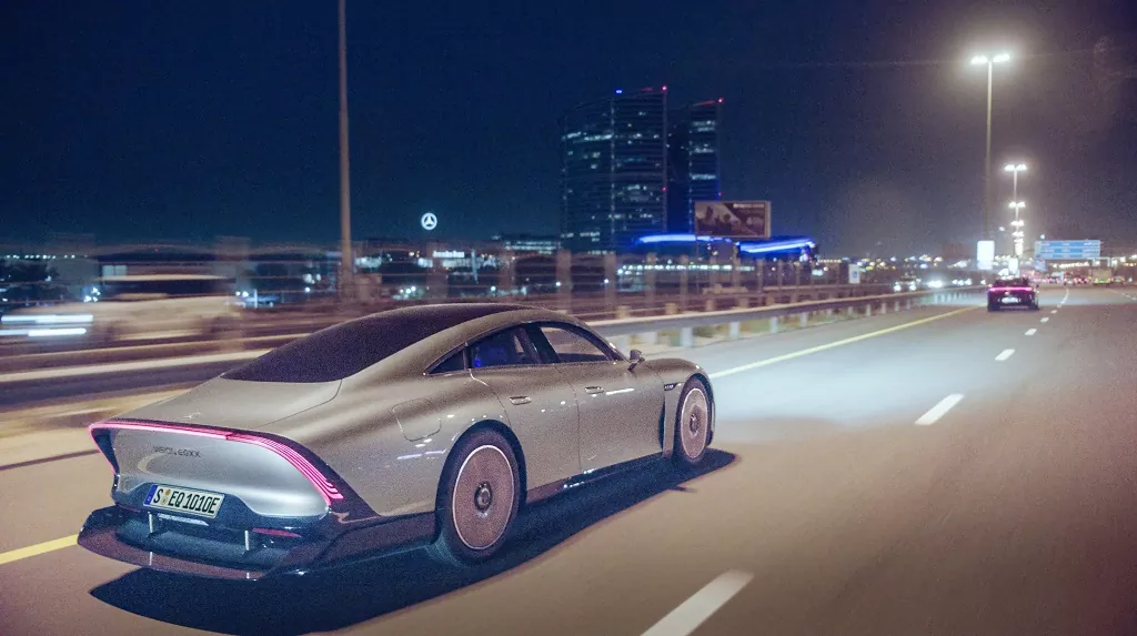Mercedes VISION EQXX zvládol na jedno nabitie trasu z Rijádu do Dubaja s rekordnou spotrebou