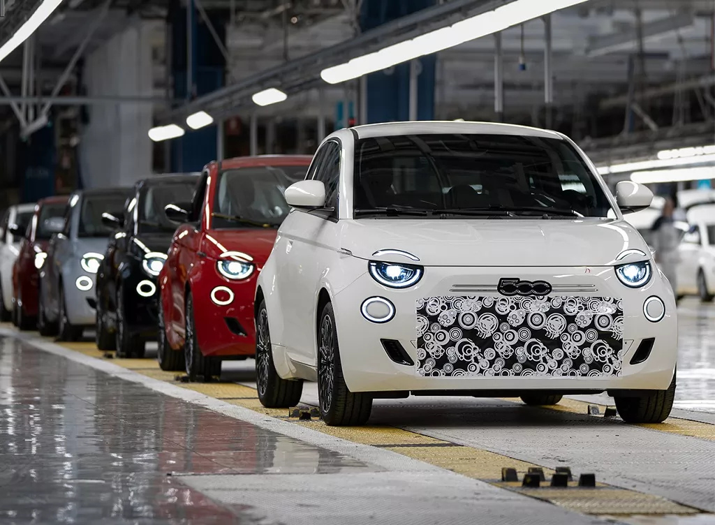 Fiat 500 sa vracia s manuálnou prevodovkou