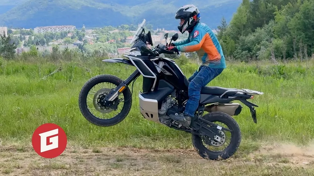 Test: Nové CFMOTO 800 MT-X - Ako rýchlo si na ňu zvykneš? 