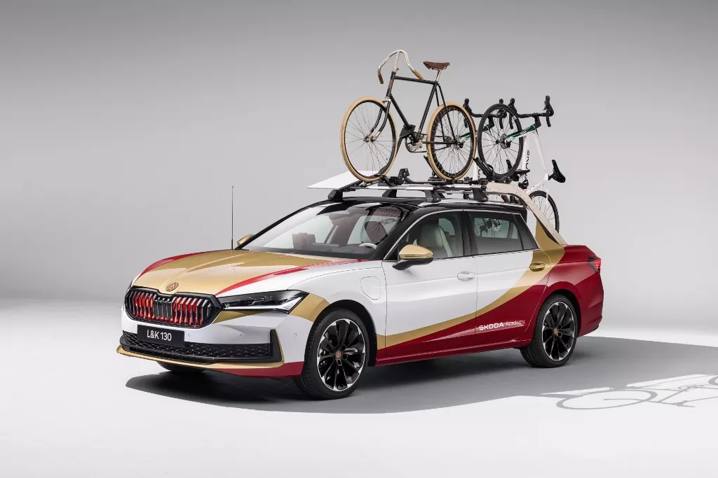 Študenti premenili Škodu Superb na pick-up s bicyklami