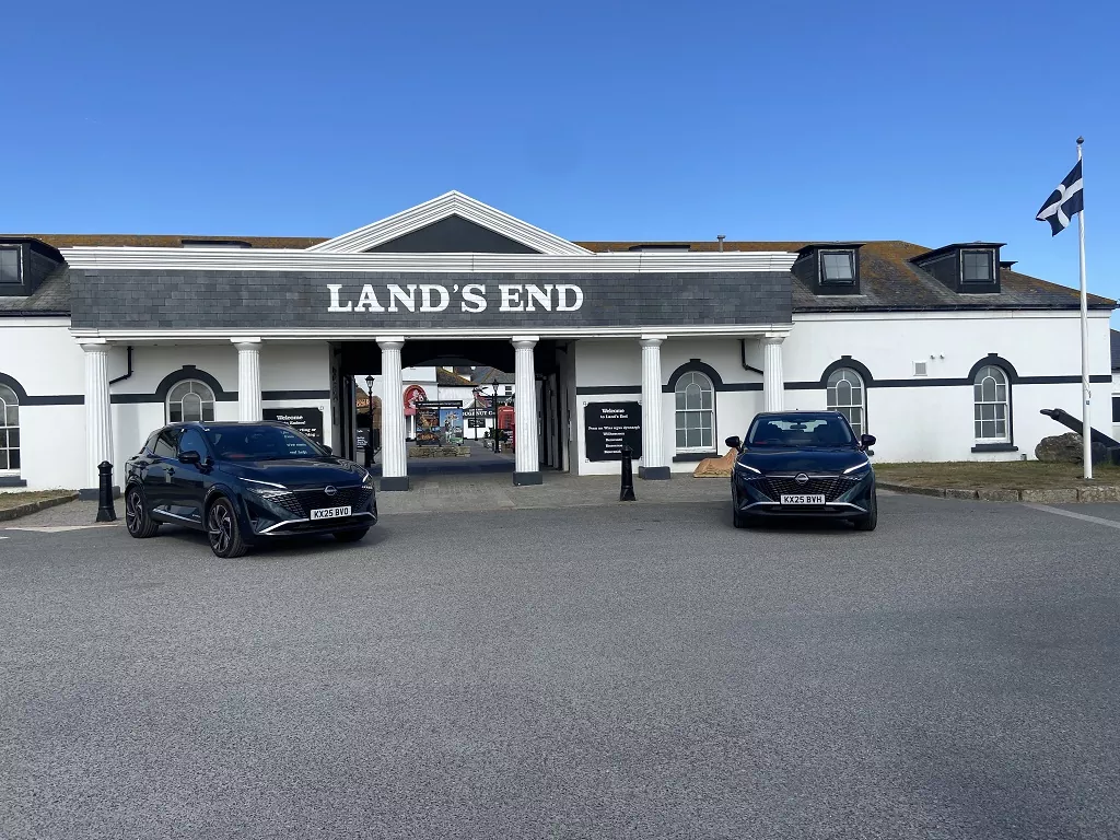 Hybridný Nissan Qashqai prešiel Britániu krížom na jednu nádrž