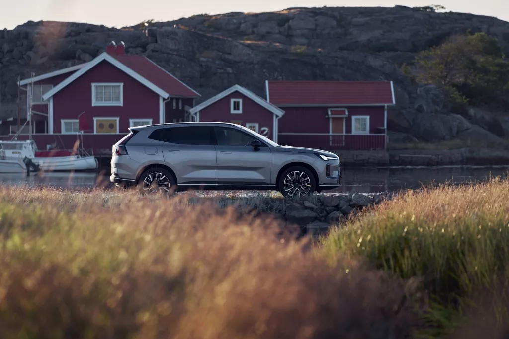 Volvo XC70 plug-in hybrid má elektrický dojazd 200 „čínskych“ kilometrov