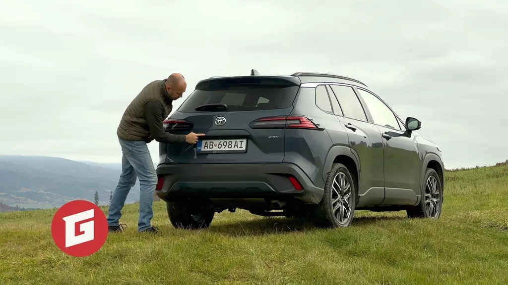 Test Toyota Corolla Cross je po nenápadnom facelifte úspornejšia a modernejšia