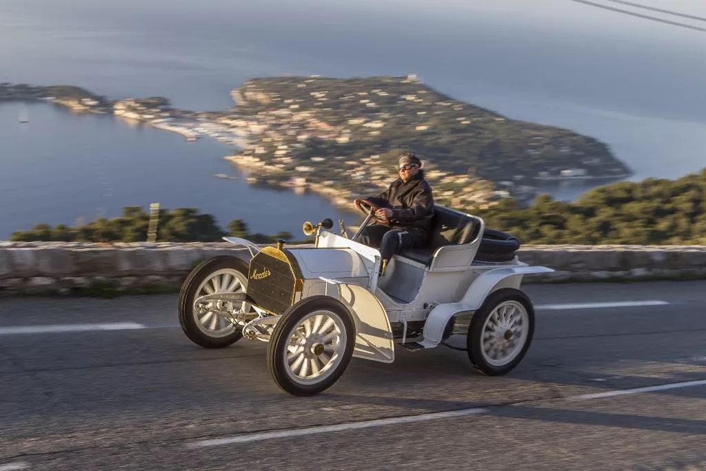 Prvý Mercedes 35 hp z roku 1900 odštartoval novú éru mobility