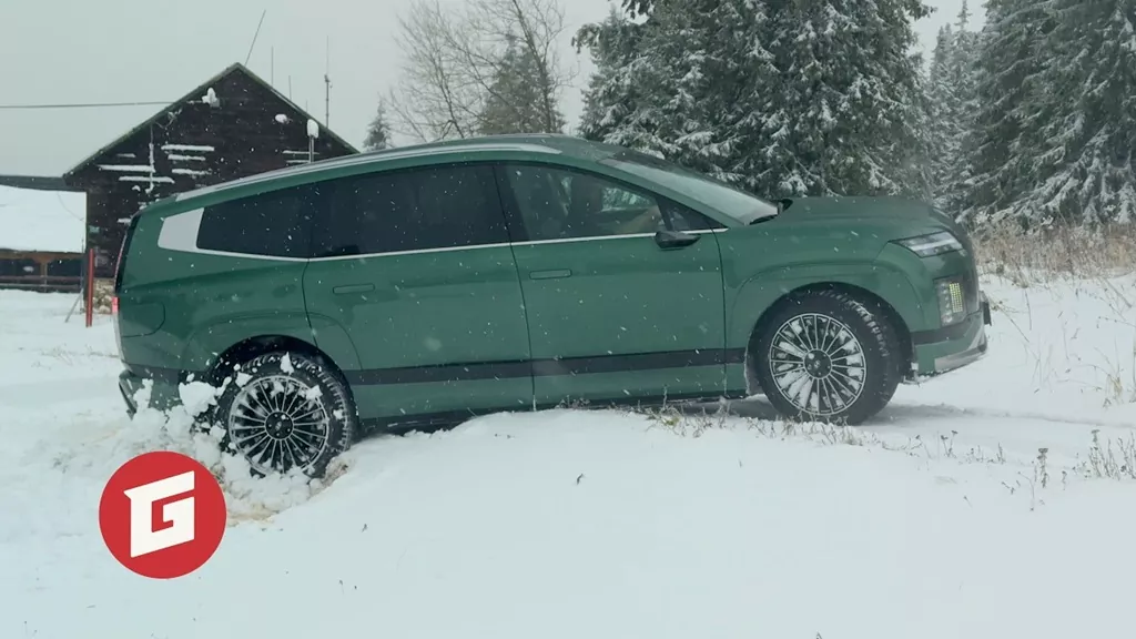 Test: Hyundai Ioniq 9 Calligraphy 4x4 (314 kW / 700 Nm): Vlajková loď sa nezľakne snehu ani blata