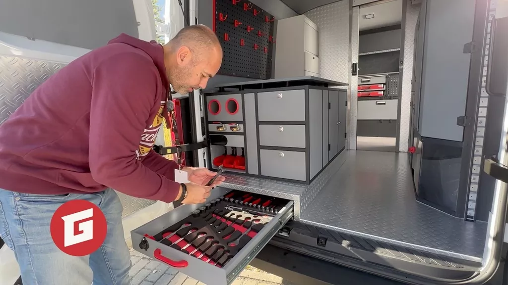 Úžitkové Renaulty s nadstavbami Moto Wektor: exkurzia do sveta profesionálnych riešení