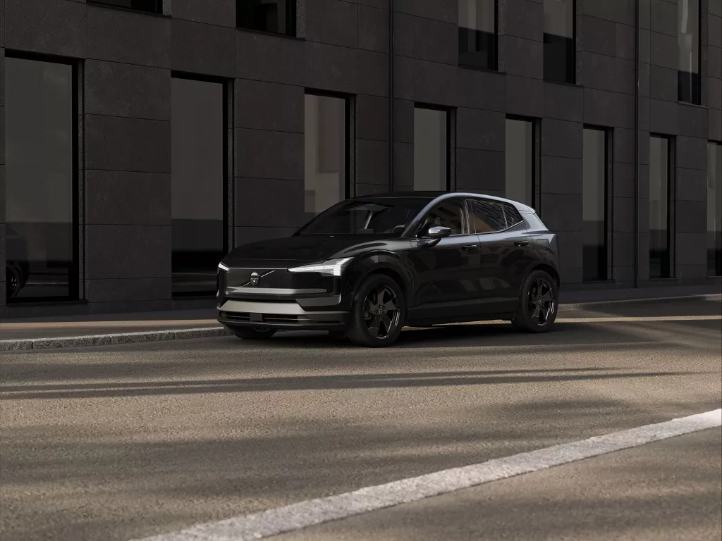 Volvo predstavuje EX30 Black Edition: štýlový elektromobil v tmavom prevedení