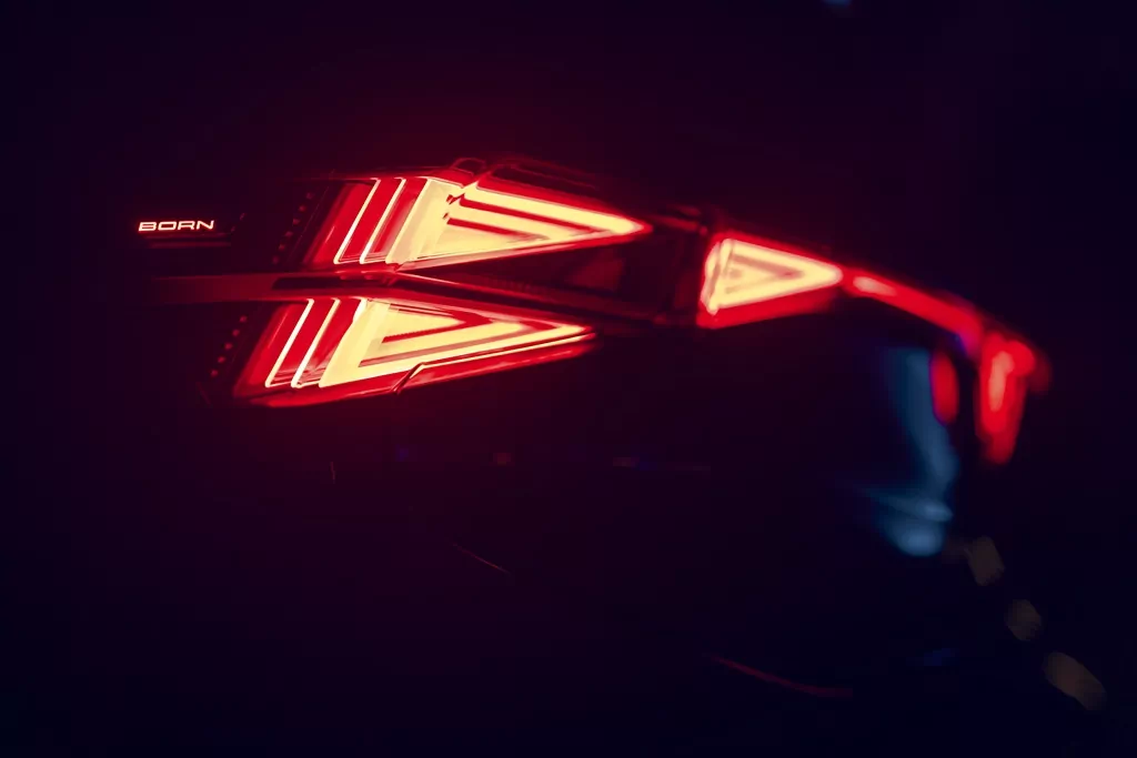 Cupra Born dostane po facelifte ostrejšie línie a modernejší interiér