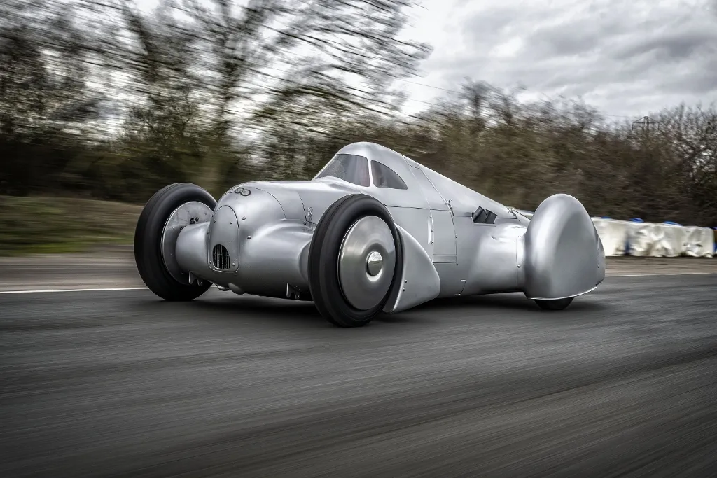Audi oživuje legendu: rekordný Auto Union Lucca sa vracia medzi Silver Arrows