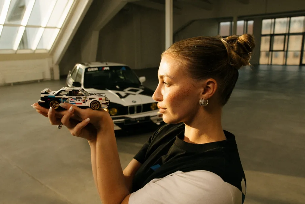 LEGO a BMW oslavujú legendu BMW M3 E30. Ikonický športiak dostal vlastnú stavebnicu
