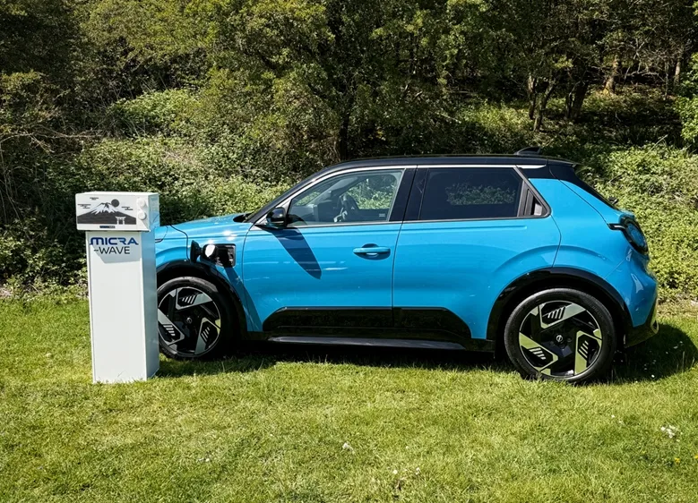 Nový Nissan MICRA dokáže uvariť obed. Elektromobil využíva batériu aj na napájanie spotrebičov