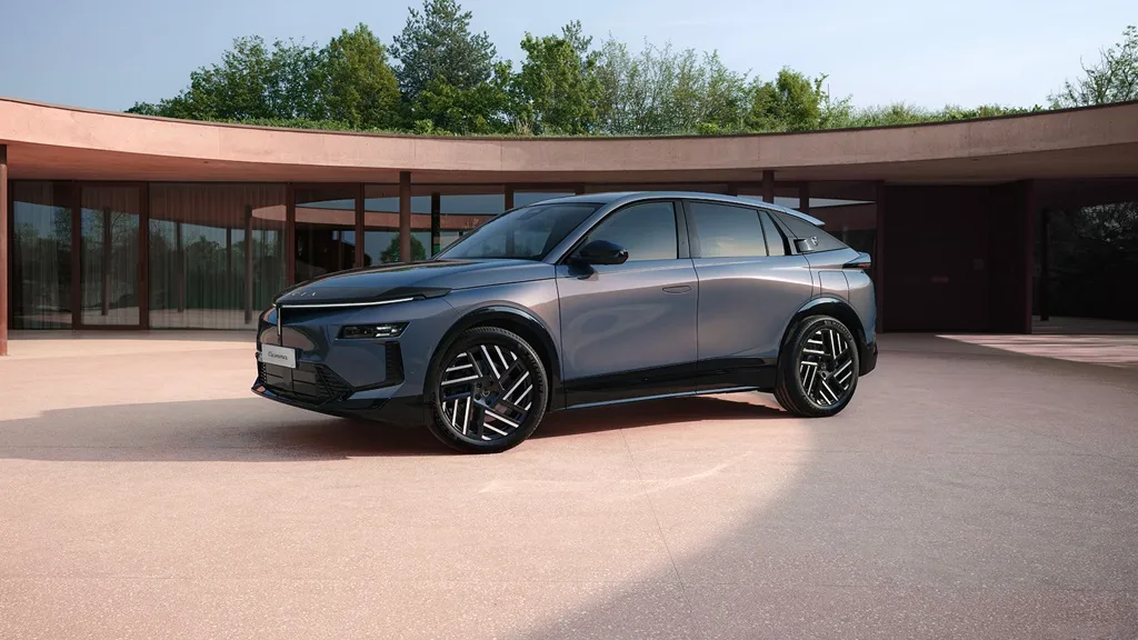 Nová Lancia Gamma vstupuje do finálnej fázy vývoja. Talianska novinka ponúkne hybrid aj elektromobil s dojazdom cez 700 km