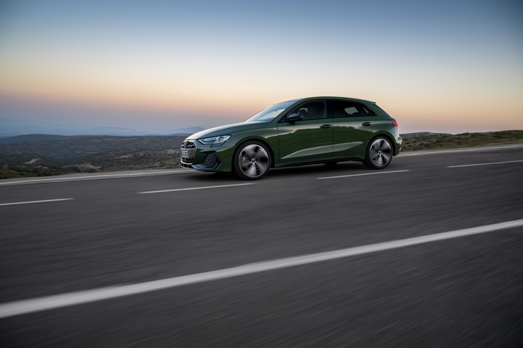 Audi A3 prichádza s veľkou modernizáciou. Nový interiér, inteligentné parkovanie a viac digitálnych technológií