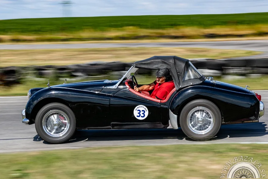 GT Historic Cup v Trebaticiach: Historické športové autá predviedli vyrovnané súboje aj skvelú atmosféru