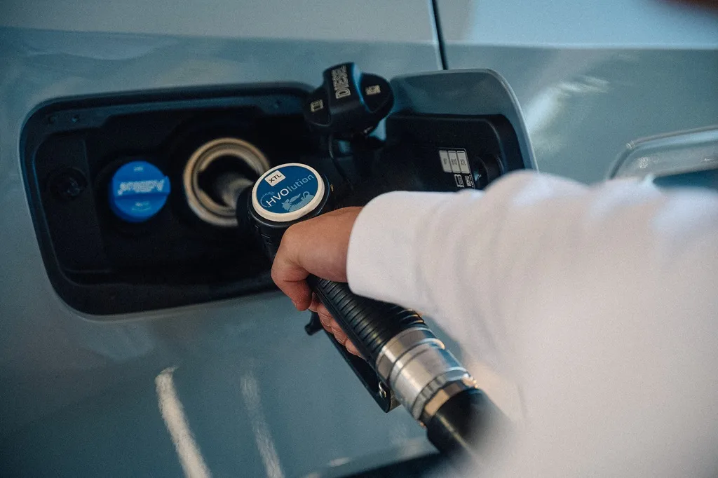 BMW a Eni spájajú sily: Firemné flotily budú jazdiť na obnoviteľnú naftu HVO
