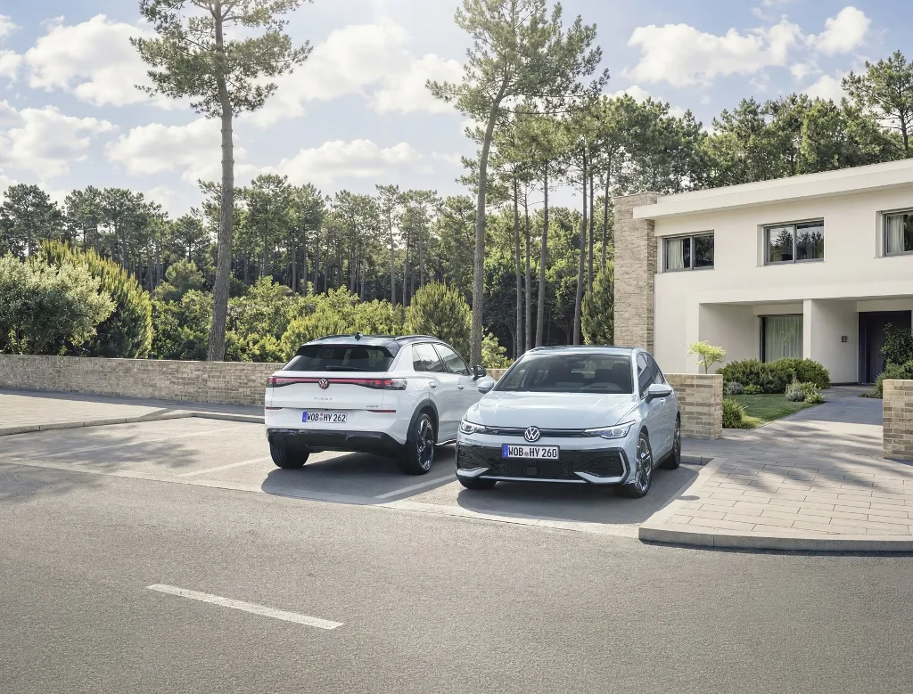 Volkswagen Golf a T-Roc dostávajú nový plnohodnotný hybrid. Jazda na elektrinu aj bez nabíjania