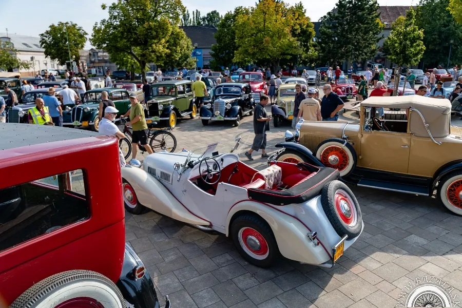 Veterány ovládli Sereď. OVÁL 2026 opäť rozburácal motory aj spomienky