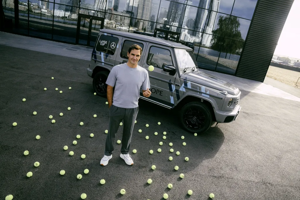 Mercedes-Benz a Roger Federer rozdajú londýnskym klubom viac než 11-tisíc tenisových loptičiek