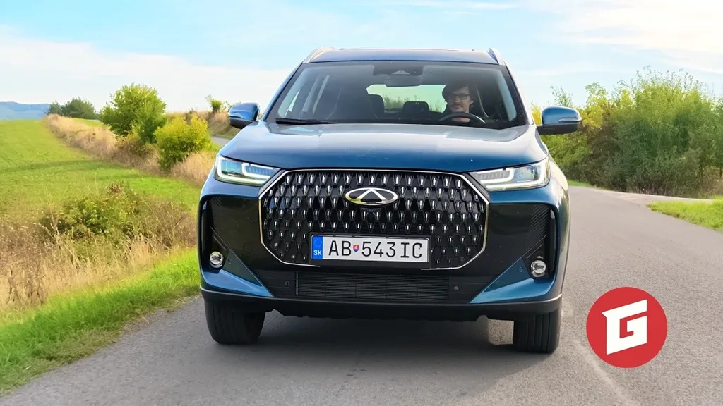 Chery Tiggo 7 HEV: Za necelých 30-tisíc eur ponúkne 225 koní aj bohatú výbavu